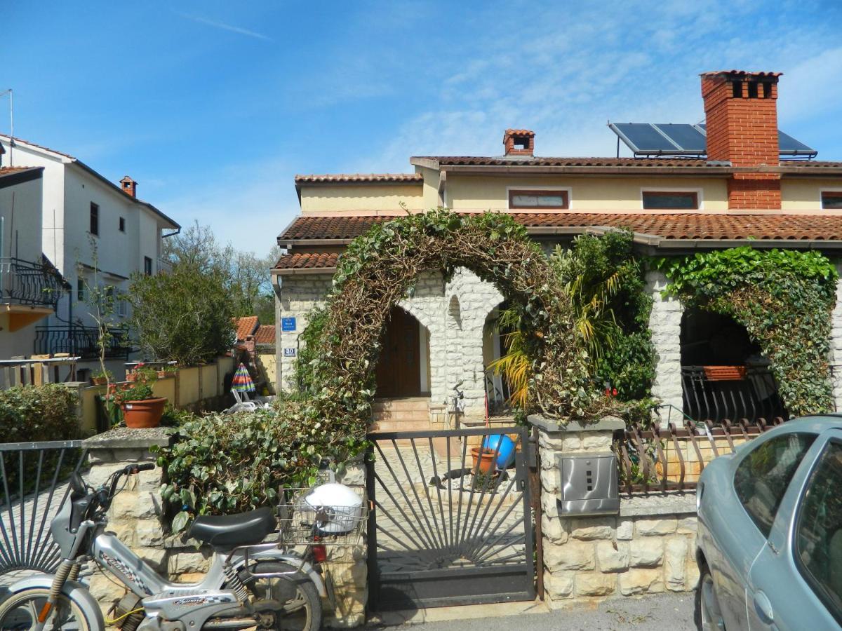 Apartments Vila Vanda Porec Esterno foto