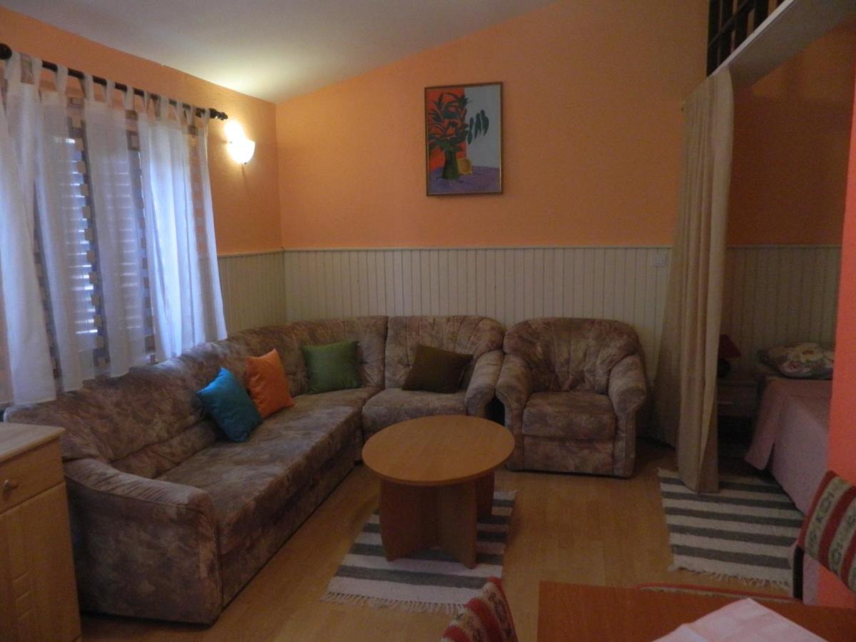 Apartments Vila Vanda Porec Esterno foto