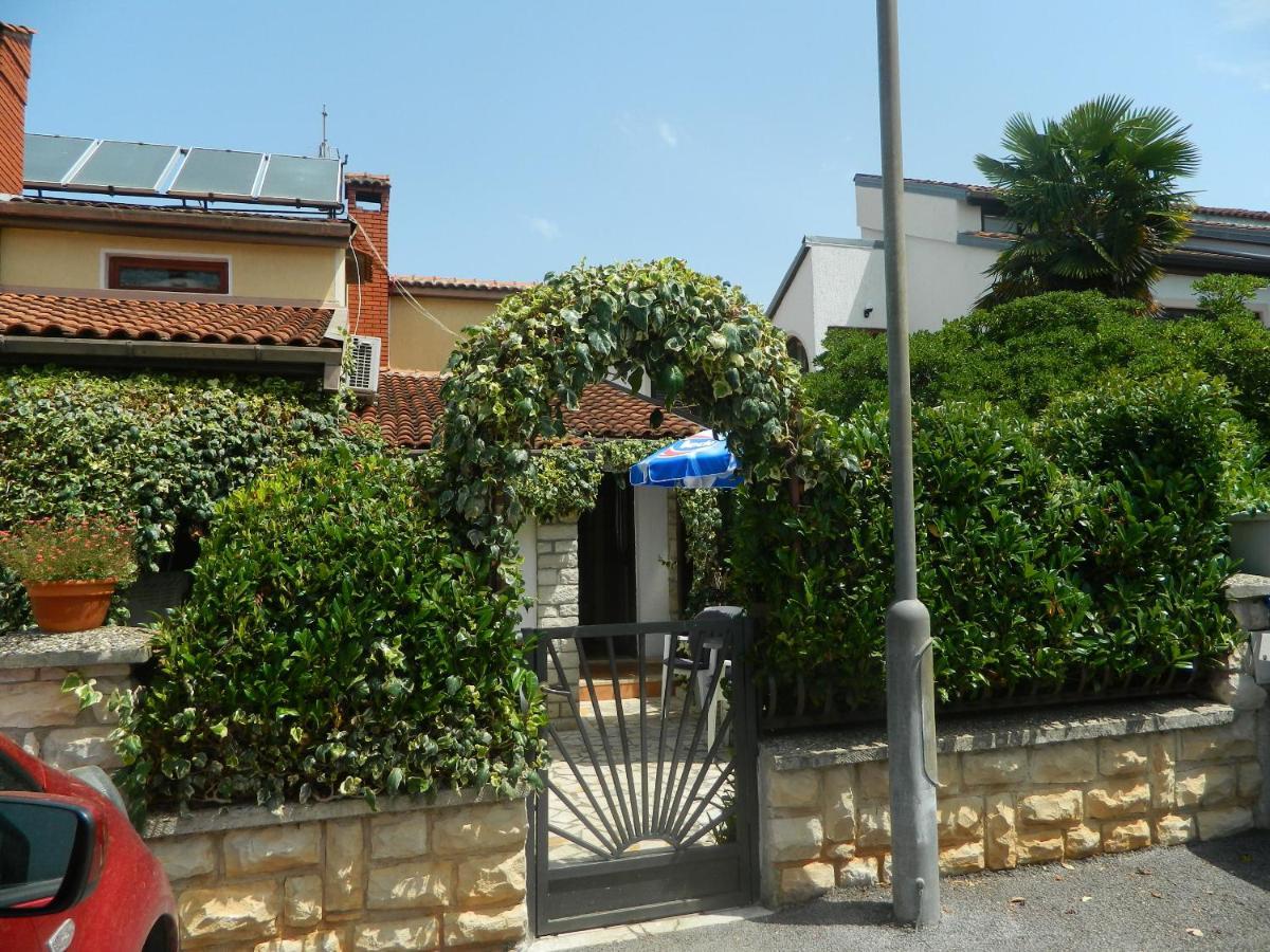 Apartments Vila Vanda Porec Esterno foto