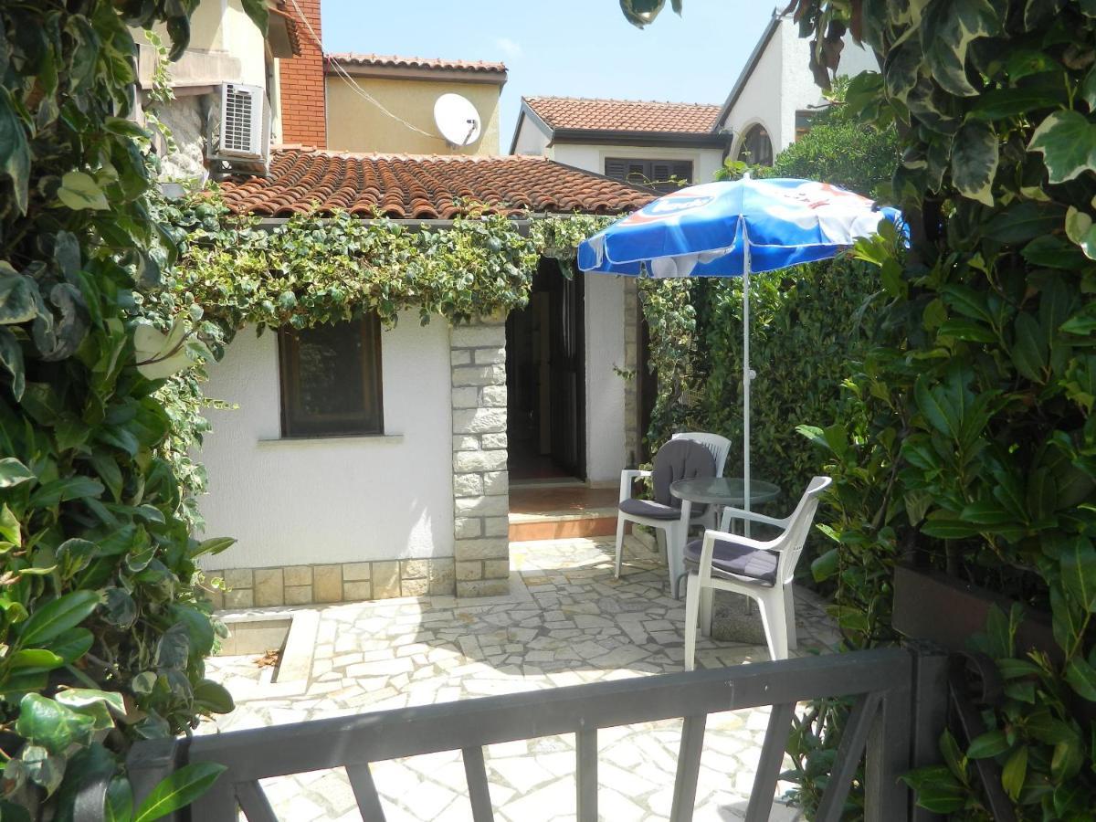 Apartments Vila Vanda Porec Esterno foto